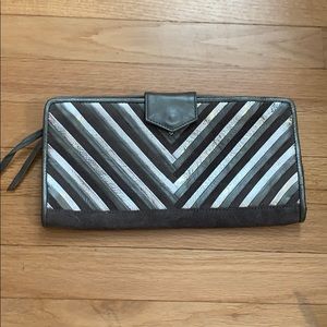 Aldo Clutch